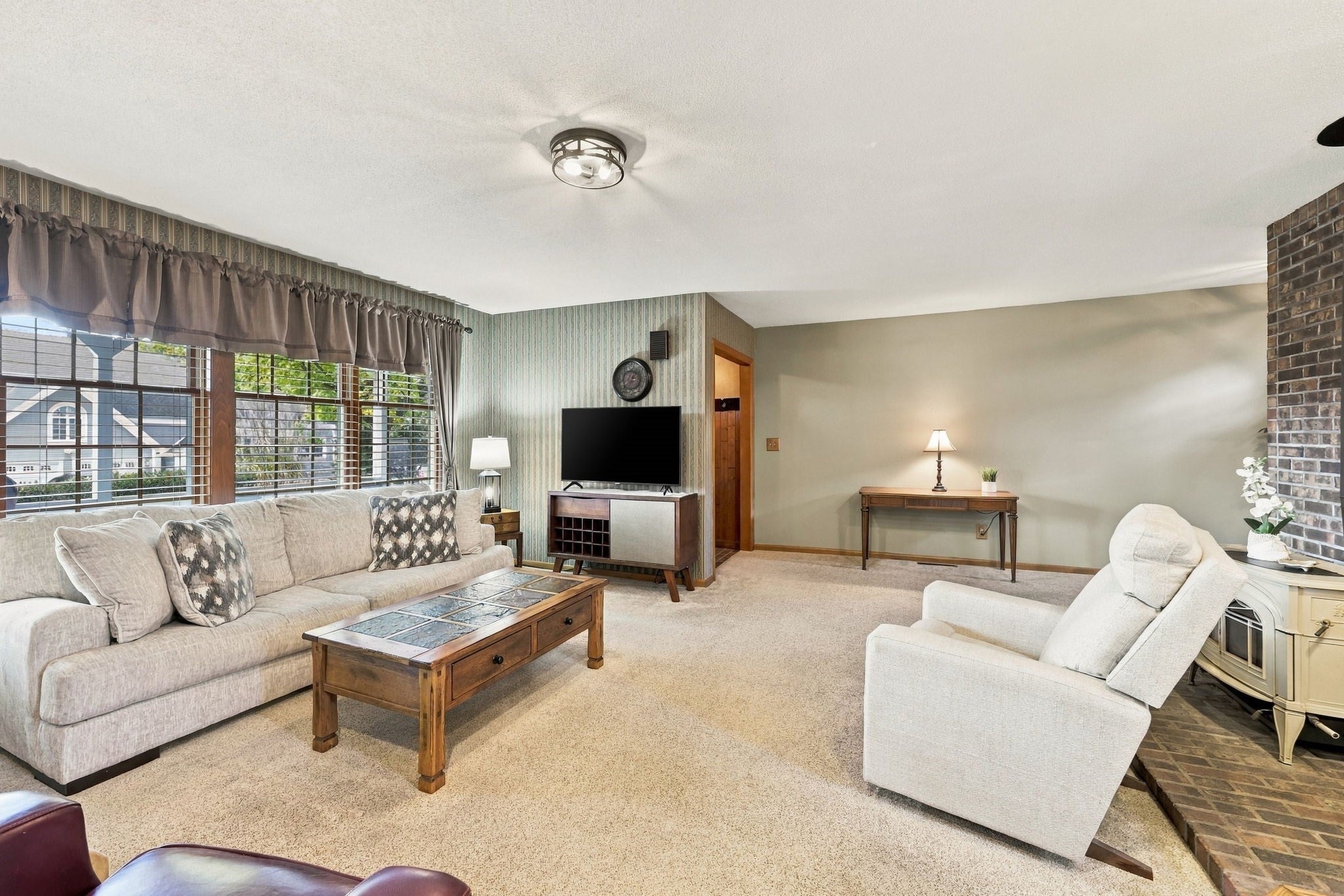 89 Almon Ave, West Springfield, MA Photo #6