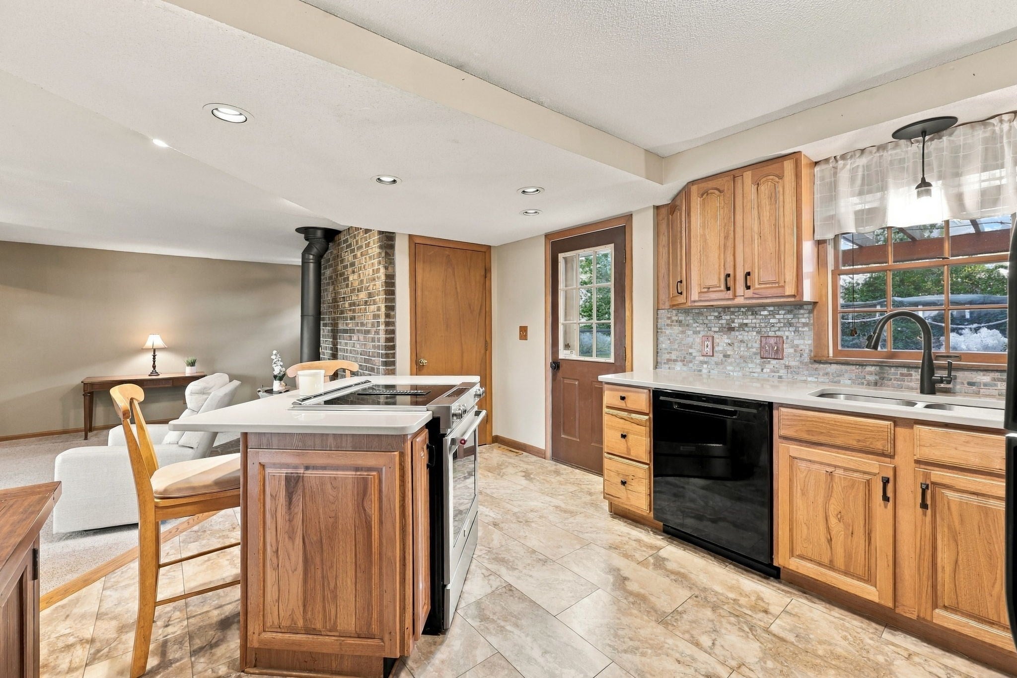 89 Almon Ave, West Springfield, MA Photo #11