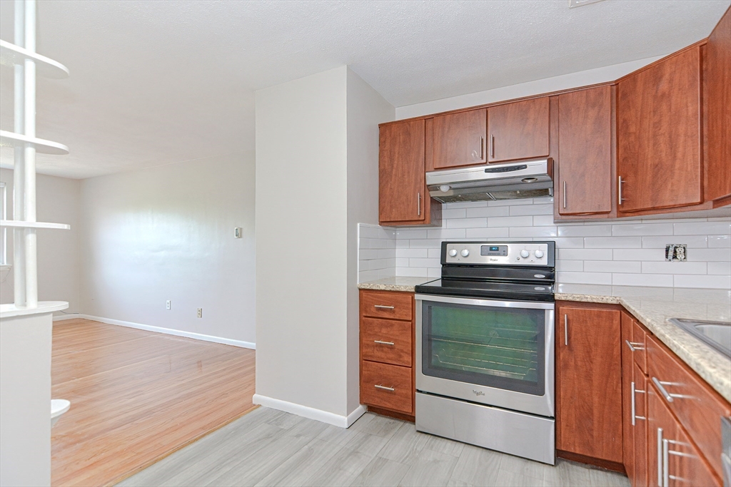 4 Colonial Village Dr #9, Arlington, MA, 4 Colonial Village Dr #9, Arlington, MA Photo #7