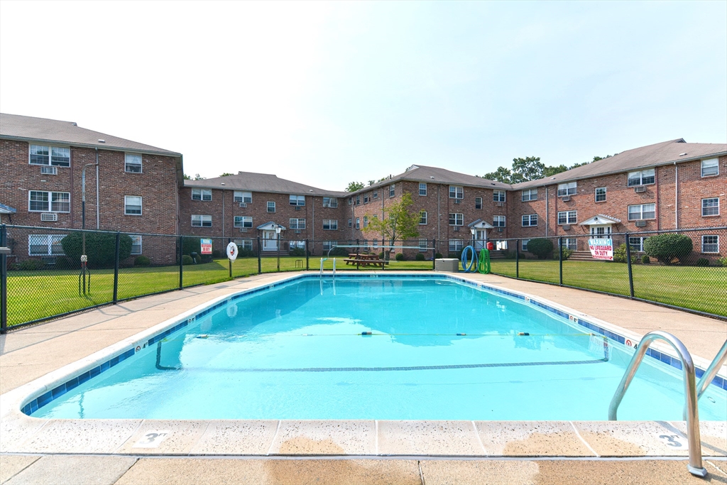 4 Colonial Village Dr #9, Arlington, MA, 4 Colonial Village Dr #9, Arlington, MA Photo #29