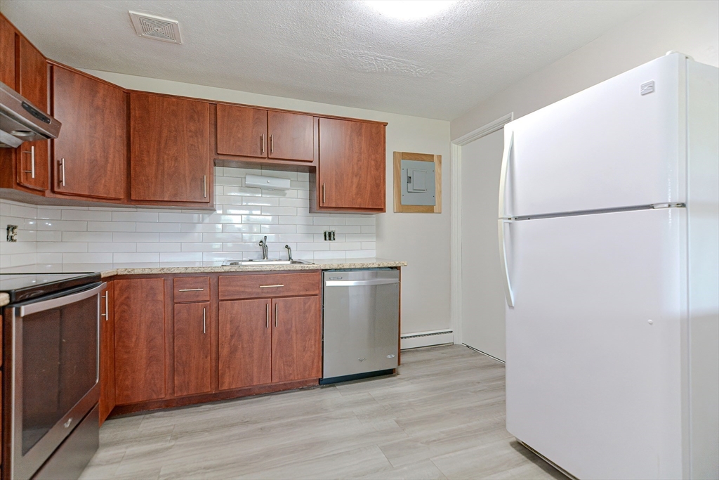 4 Colonial Village Dr 9