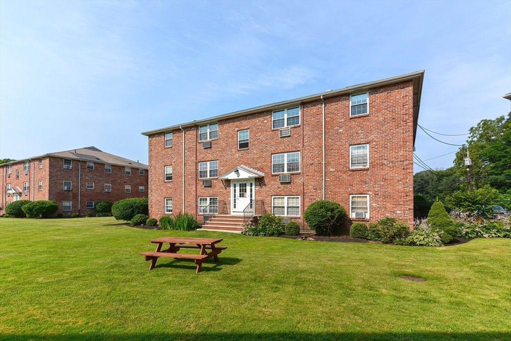 4 Colonial Village Dr #9, Arlington, MA, 4 Colonial Village Dr #9, Arlington, MA Photo #24