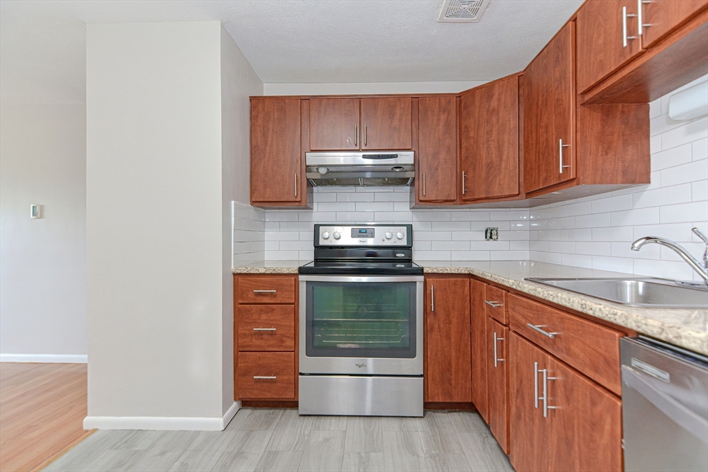 4 Colonial Village Dr 9