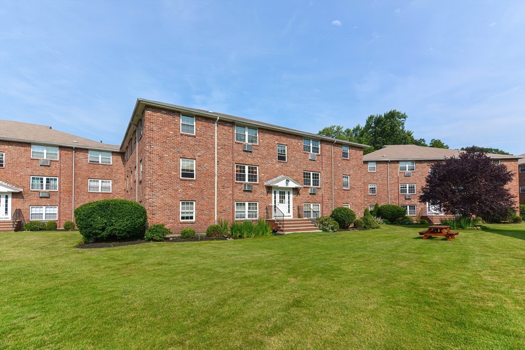 4 Colonial Village Dr #9, Arlington, MA, 4 Colonial Village Dr #9, Arlington, MA Photo #1