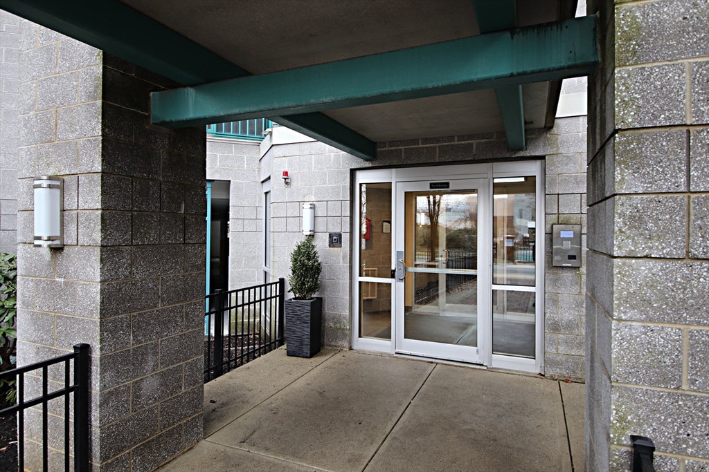 Chelsea, Massachusetts 02150, United States, 2 Bedrooms Bedrooms, ,2 BathroomsBathrooms,Residential,Active,86071