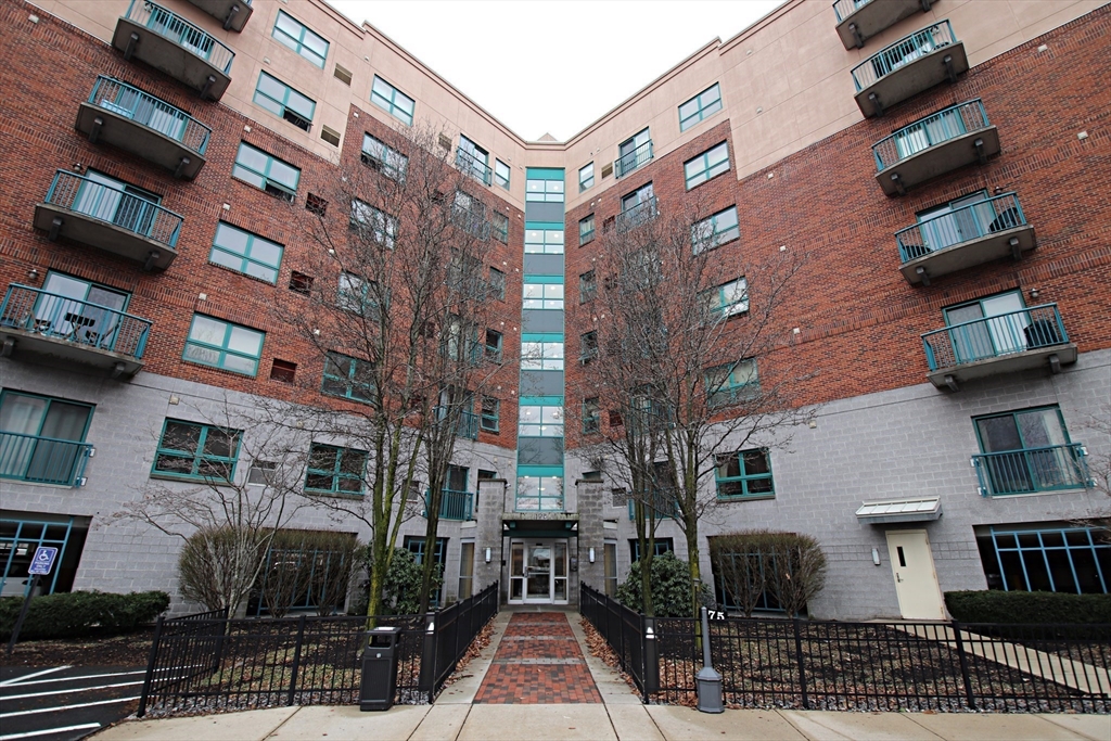 Chelsea, Massachusetts 02150, United States, 2 Bedrooms Bedrooms, ,2 BathroomsBathrooms,Residential,Active,86071