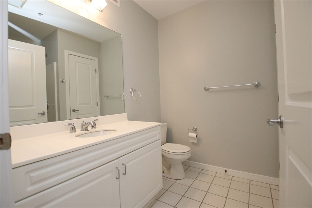 Chelsea, Massachusetts 02150, United States, 2 Bedrooms Bedrooms, ,2 BathroomsBathrooms,Residential,Active,86071