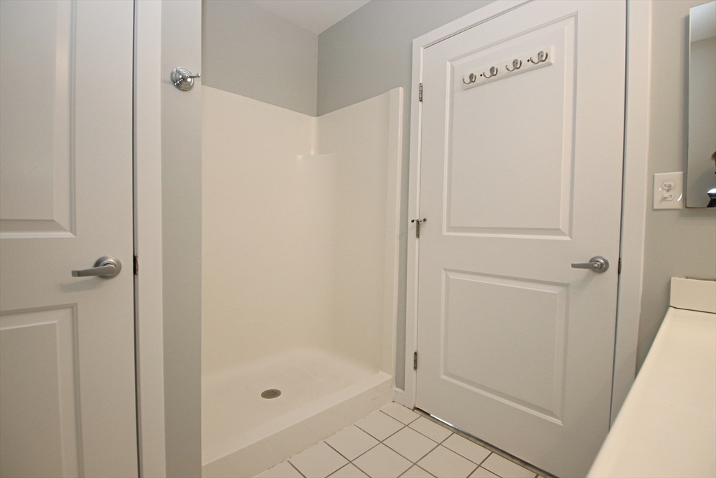 Chelsea, Massachusetts 02150, United States, 2 Bedrooms Bedrooms, ,2 BathroomsBathrooms,Residential,Active,86071