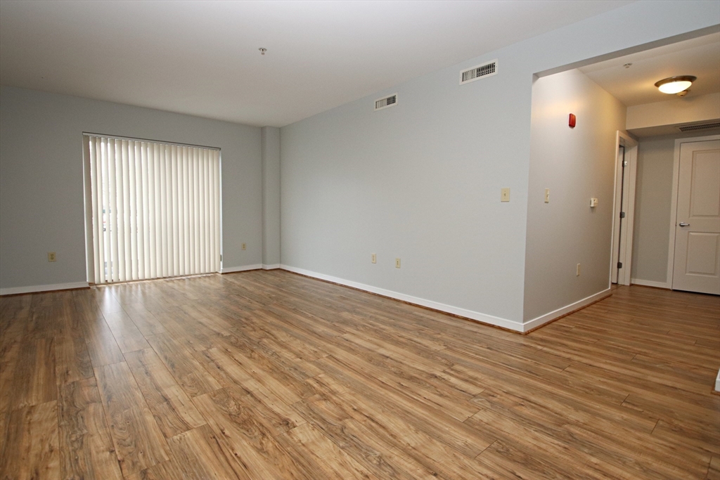 Chelsea, Massachusetts 02150, United States, 2 Bedrooms Bedrooms, ,2 BathroomsBathrooms,Residential,Active,86071