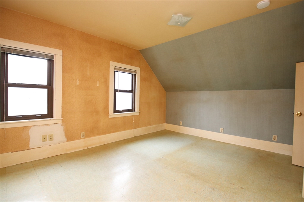 Lynn, Massachusetts 01905, United States, 3 Bedrooms Bedrooms, ,2 BathroomsBathrooms,Residential,Pending,121200