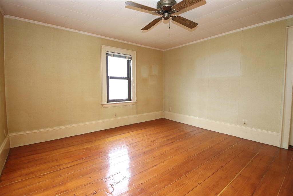 Lynn, Massachusetts 01905, United States, 3 Bedrooms Bedrooms, ,2 BathroomsBathrooms,Residential,Pending,121200