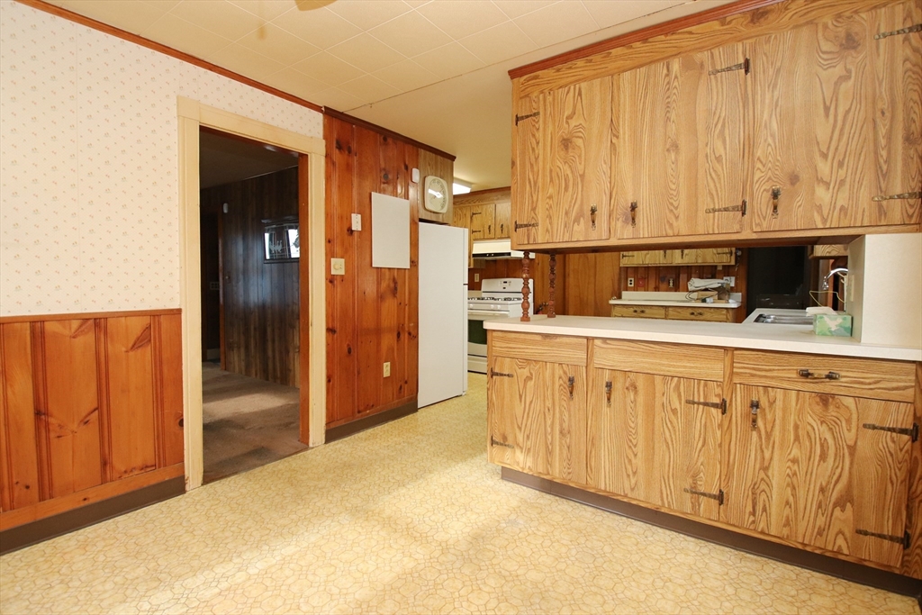 Lynn, Massachusetts 01905, United States, 3 Bedrooms Bedrooms, ,2 BathroomsBathrooms,Residential,Pending,121200