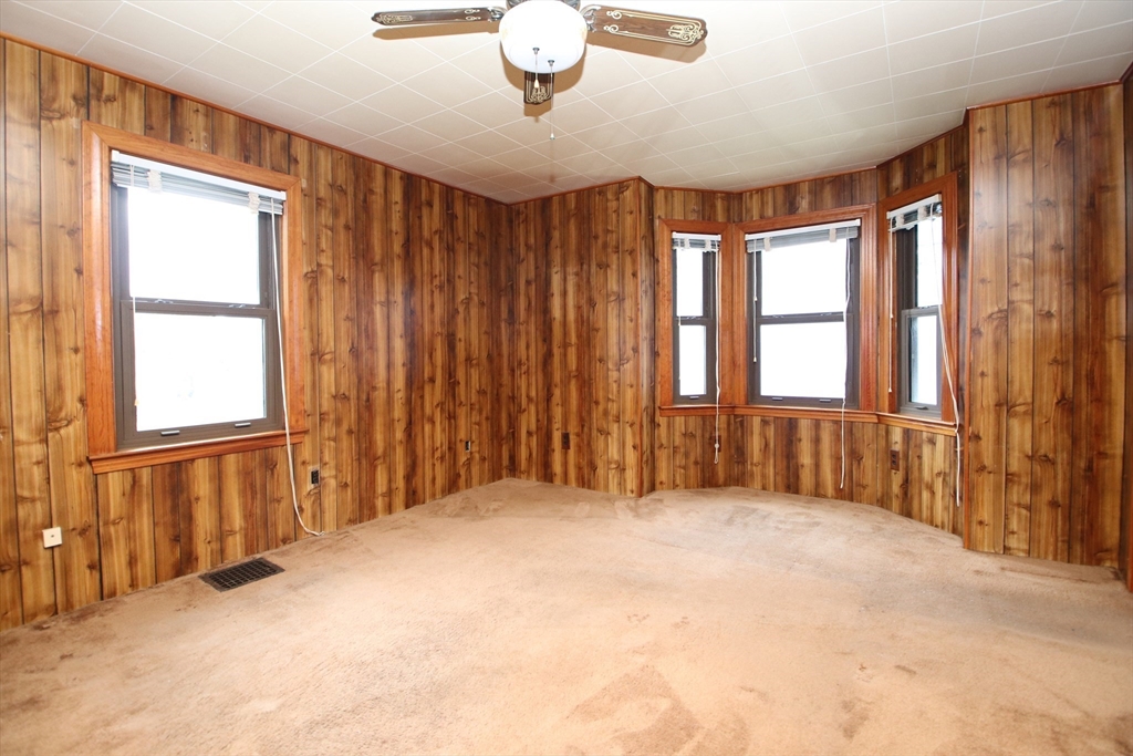 Lynn, Massachusetts 01905, United States, 3 Bedrooms Bedrooms, ,2 BathroomsBathrooms,Residential,Pending,121200