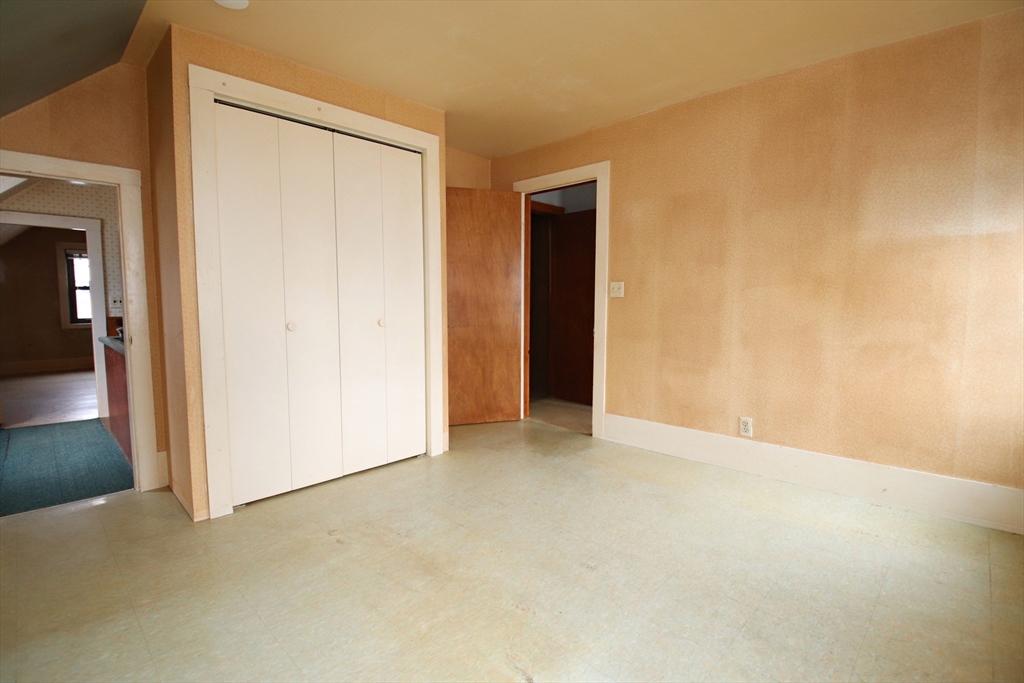 Lynn, Massachusetts 01905, United States, 3 Bedrooms Bedrooms, ,2 BathroomsBathrooms,Residential,Pending,121200