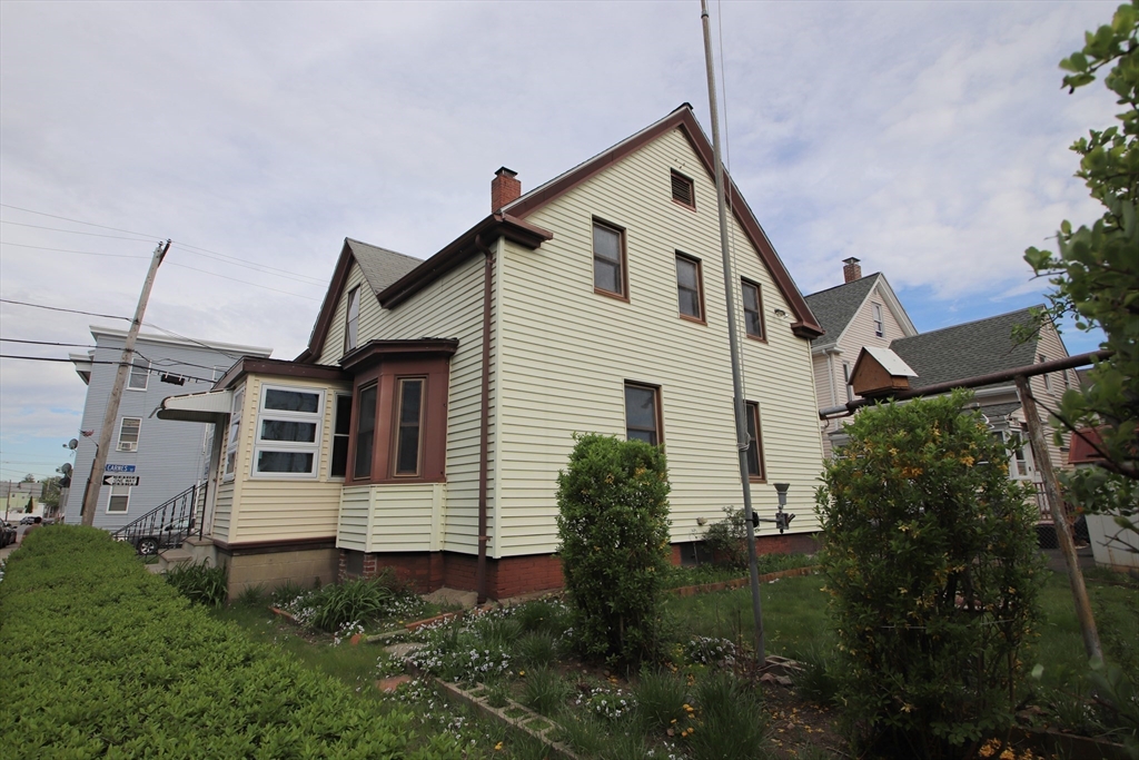 Lynn, Massachusetts 01905, United States, 3 Bedrooms Bedrooms, ,2 BathroomsBathrooms,Residential,Pending,121200