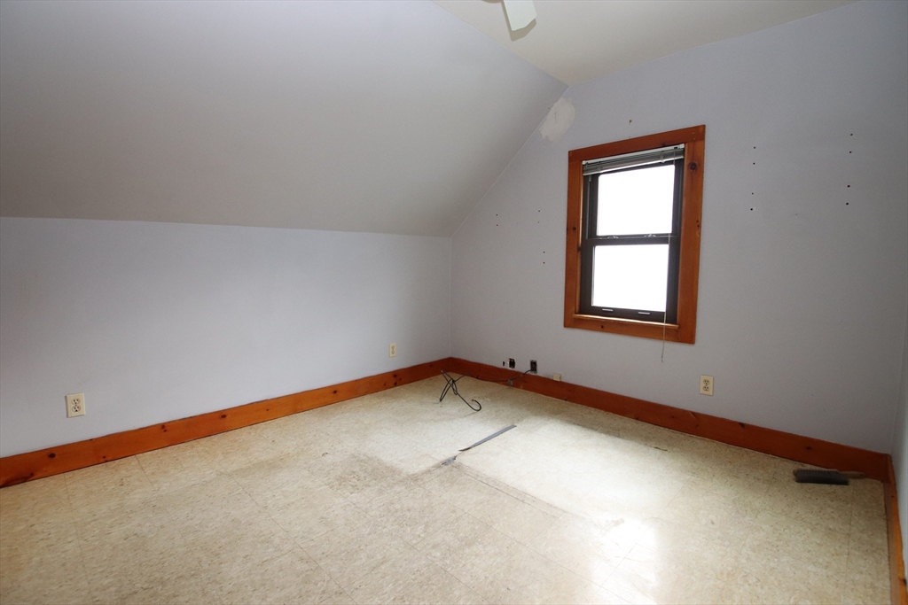 Lynn, Massachusetts 01905, United States, 3 Bedrooms Bedrooms, ,2 BathroomsBathrooms,Residential,Pending,121200