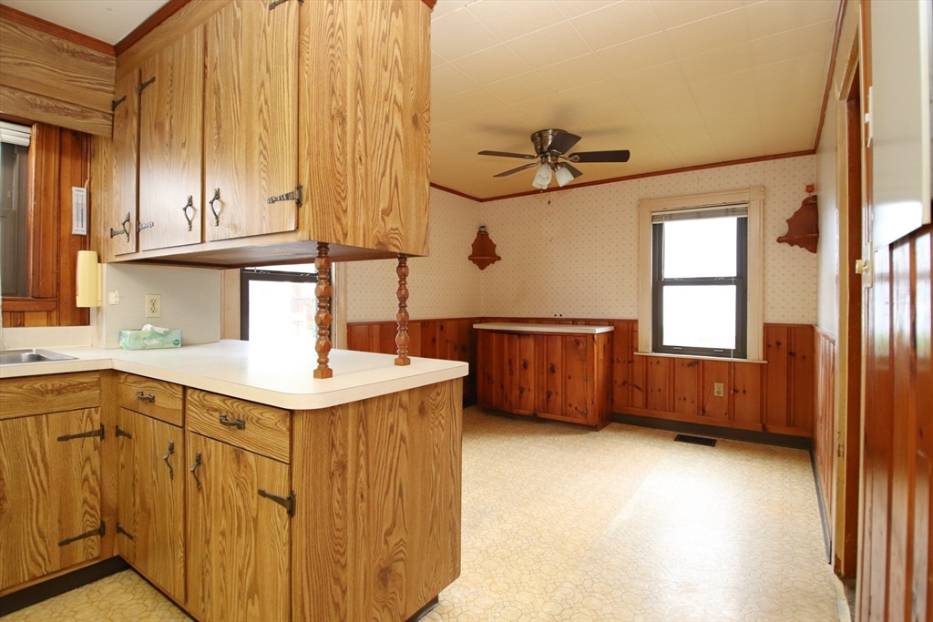 Lynn, Massachusetts 01905, United States, 3 Bedrooms Bedrooms, ,2 BathroomsBathrooms,Residential,Pending,121200