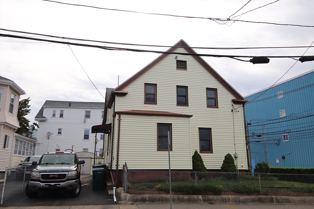 Lynn, Massachusetts 01905, United States, 3 Bedrooms Bedrooms, ,2 BathroomsBathrooms,Residential,Pending,121200