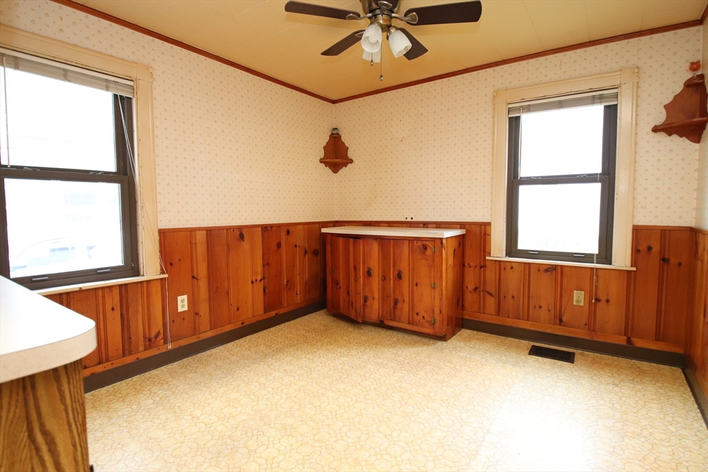 Lynn, Massachusetts 01905, United States, 3 Bedrooms Bedrooms, ,2 BathroomsBathrooms,Residential,Pending,121200