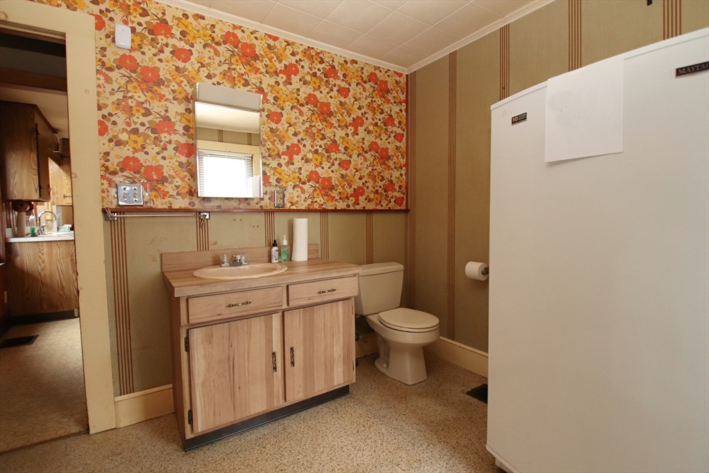 Lynn, Massachusetts 01905, United States, 3 Bedrooms Bedrooms, ,2 BathroomsBathrooms,Residential,Pending,121200