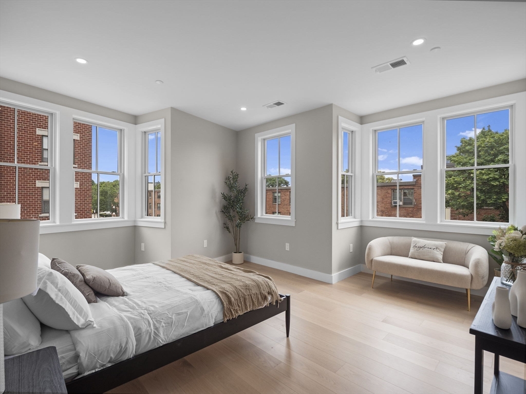 Boston, Massachusetts 02129, United States, 2 Bedrooms Bedrooms, ,2 BathroomsBathrooms,Residential,Active,167281