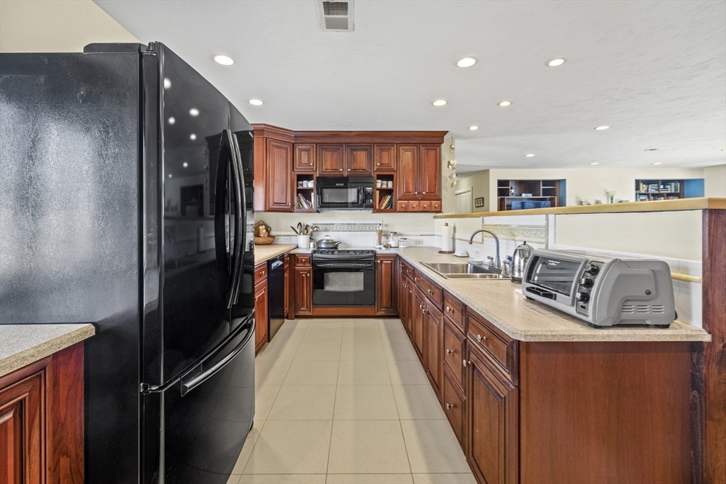 3 Christopher Ln