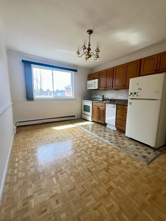 7 Endicott St 6