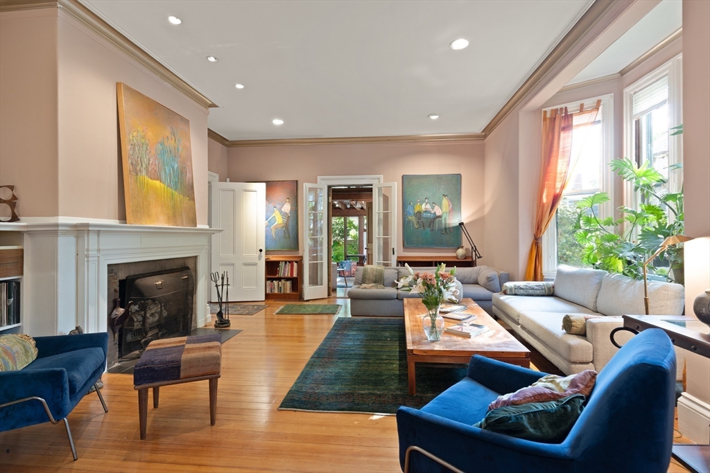 32 Hawthorn St