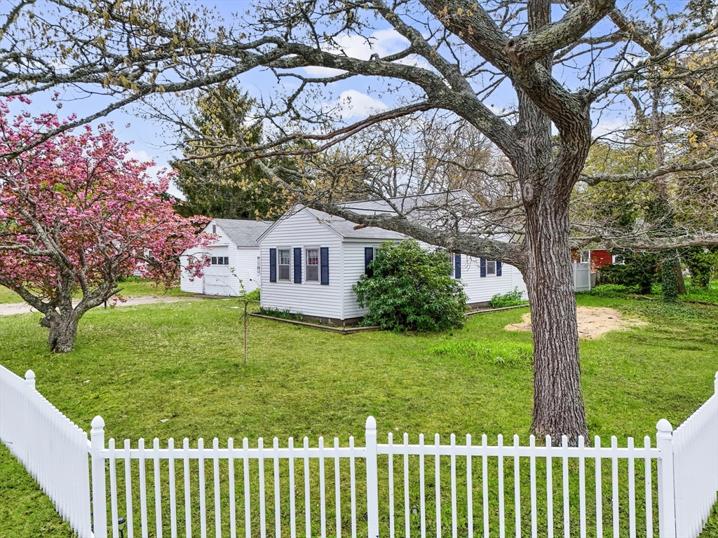 1 Gilbert Rd - Photo 2