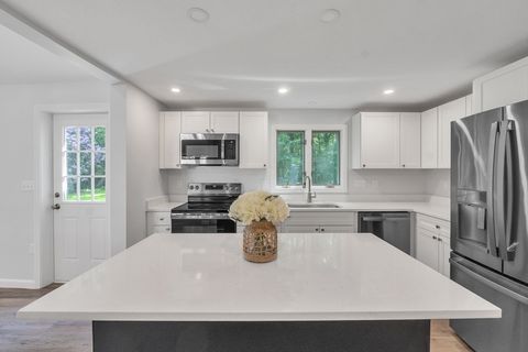 1008 Lincolnshire Dr North Attleboro MA 02760