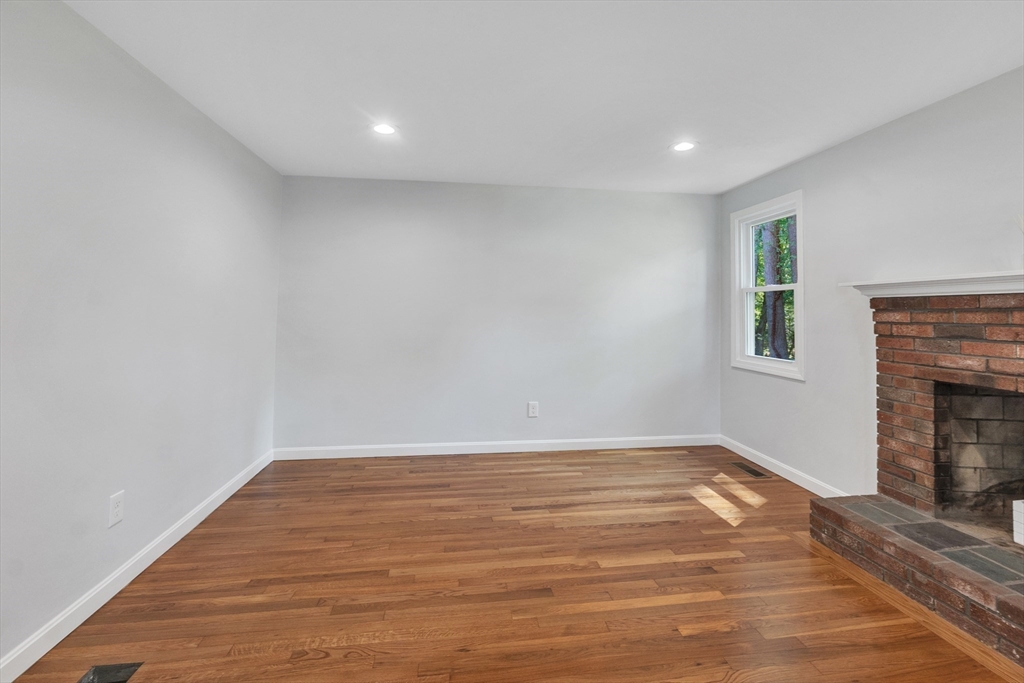 1008 Lincolnshire Dr