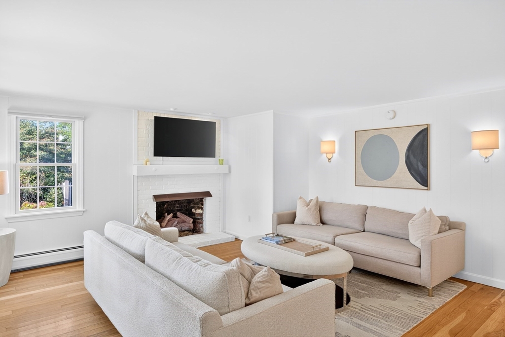 Chatham, Massachusetts 02633, United States, 4 Bedrooms Bedrooms, ,5 BathroomsBathrooms,Residential,Active,208935