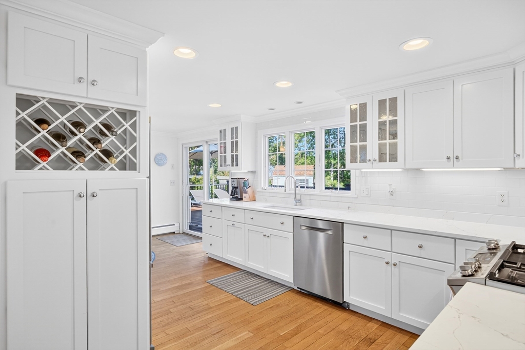 Chatham, Massachusetts 02633, United States, 4 Bedrooms Bedrooms, ,5 BathroomsBathrooms,Residential,Active,208935