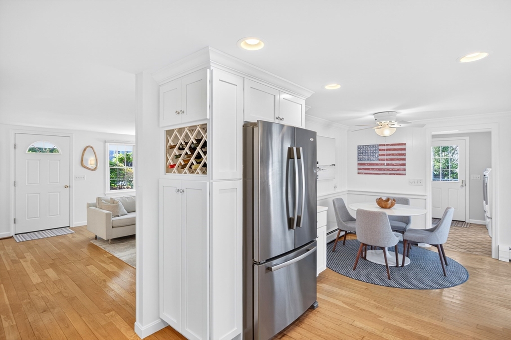 Chatham, Massachusetts 02633, United States, 4 Bedrooms Bedrooms, ,5 BathroomsBathrooms,Residential,Active,208935