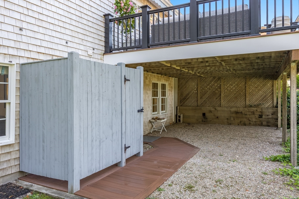 Chatham, Massachusetts 02633, United States, 4 Bedrooms Bedrooms, ,5 BathroomsBathrooms,Residential,Active,208935