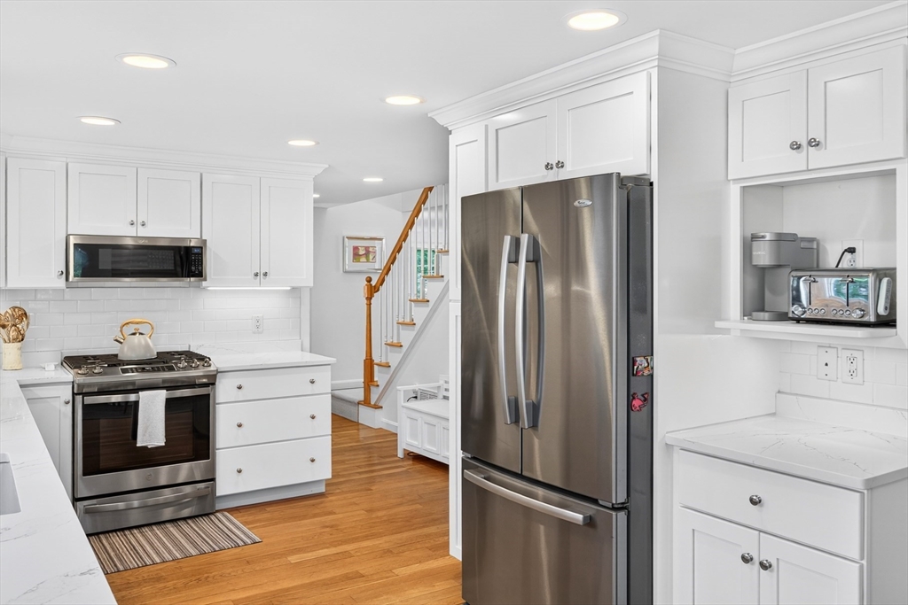 Chatham, Massachusetts 02633, United States, 4 Bedrooms Bedrooms, ,5 BathroomsBathrooms,Residential,Active,208935