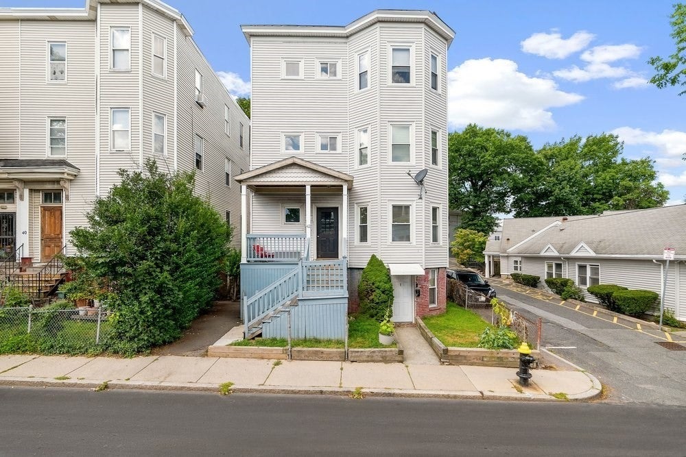 Photo of 42 Moseley St, Boston, MA