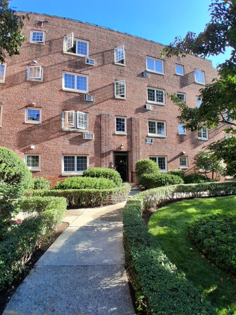 Photo of 30 Saint Paul St #5, Brookline, MA 02446 (MLS # 73576478)