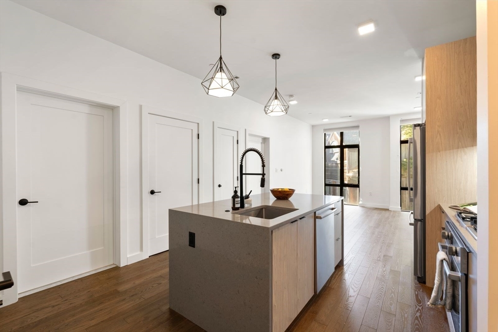 2 Sinclair Rd 302
