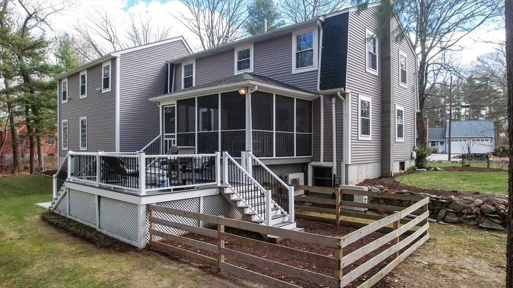 9 Pine St