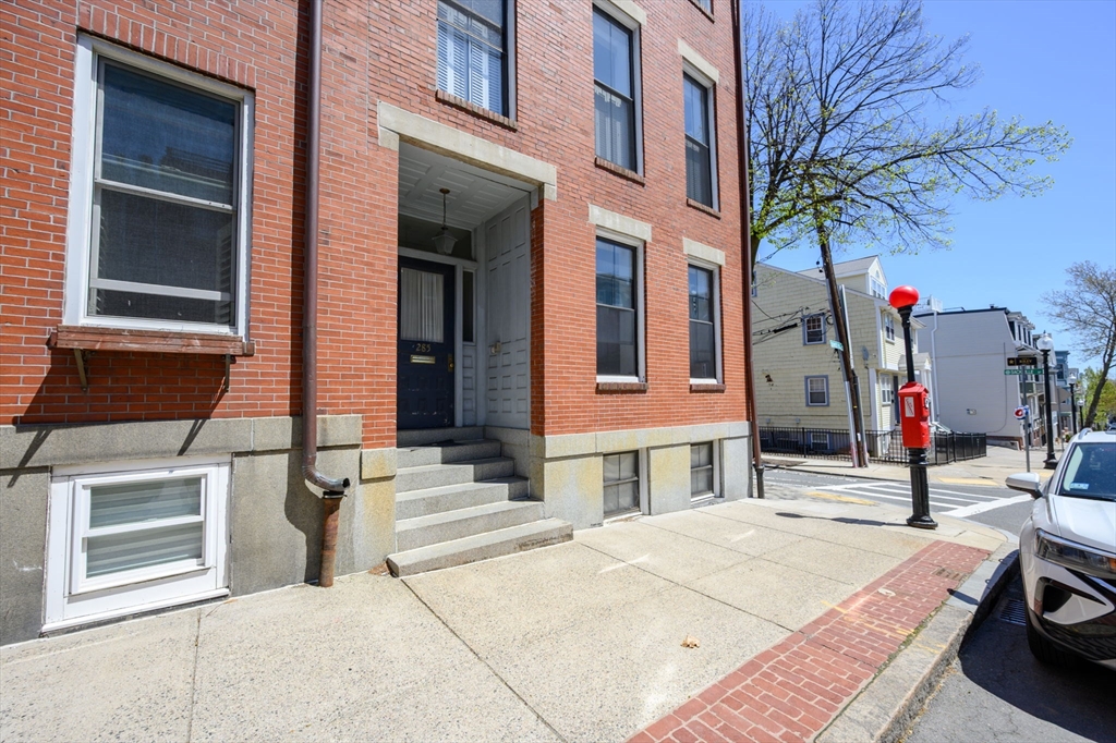 285 Bunker Hill St 2