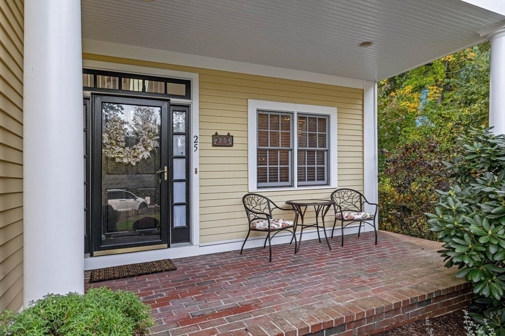 25 Whiting Ln 25