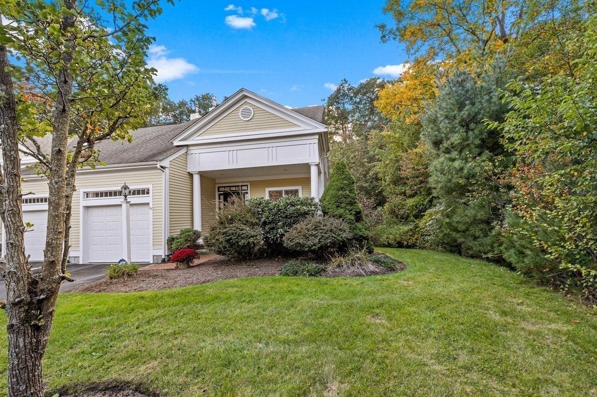 25 Whiting Ln