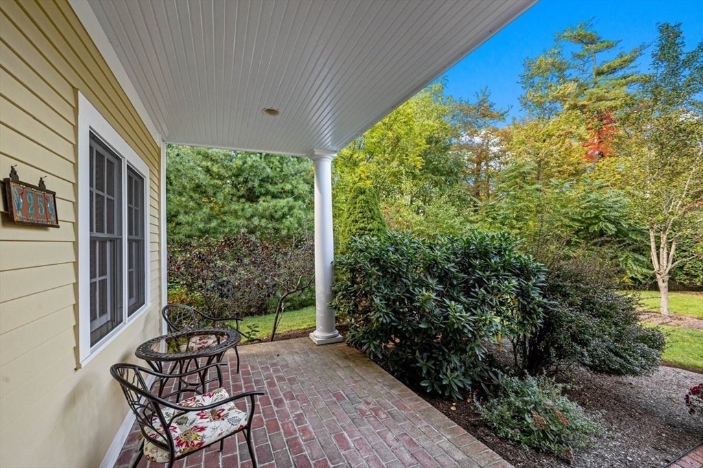 25 Whiting Ln 25