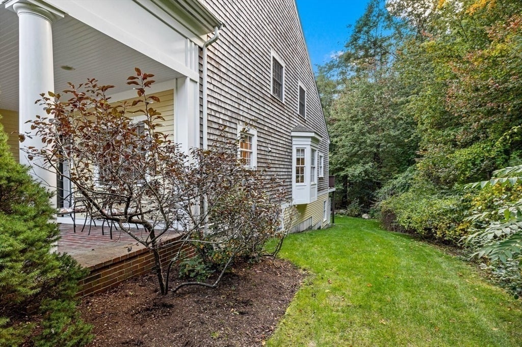 25 Whiting Ln 25