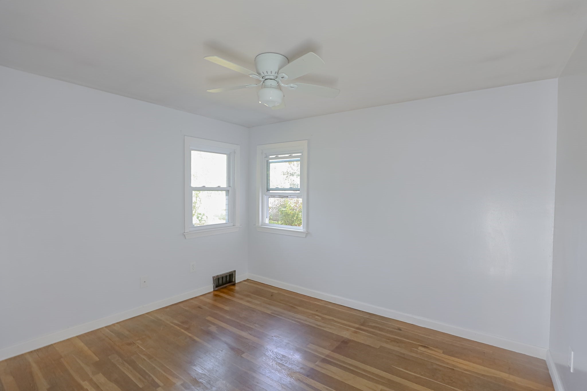14 Janice Ave, Dracut, MA, 14 Janice Ave, Dracut, MA Photo #3