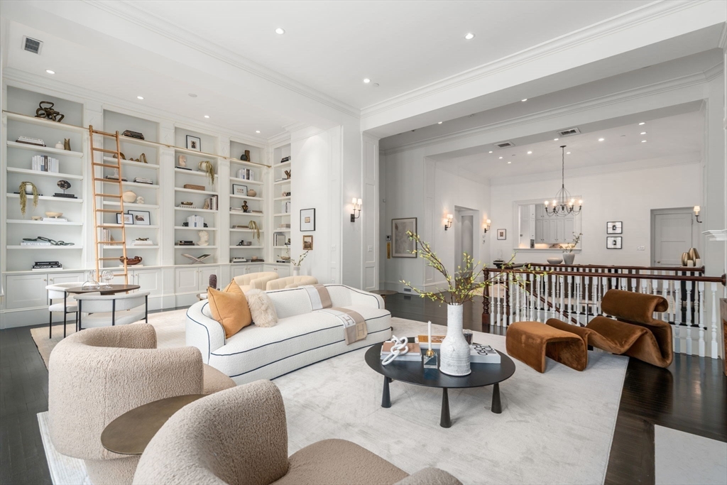 17 Commonwealth Ave 1