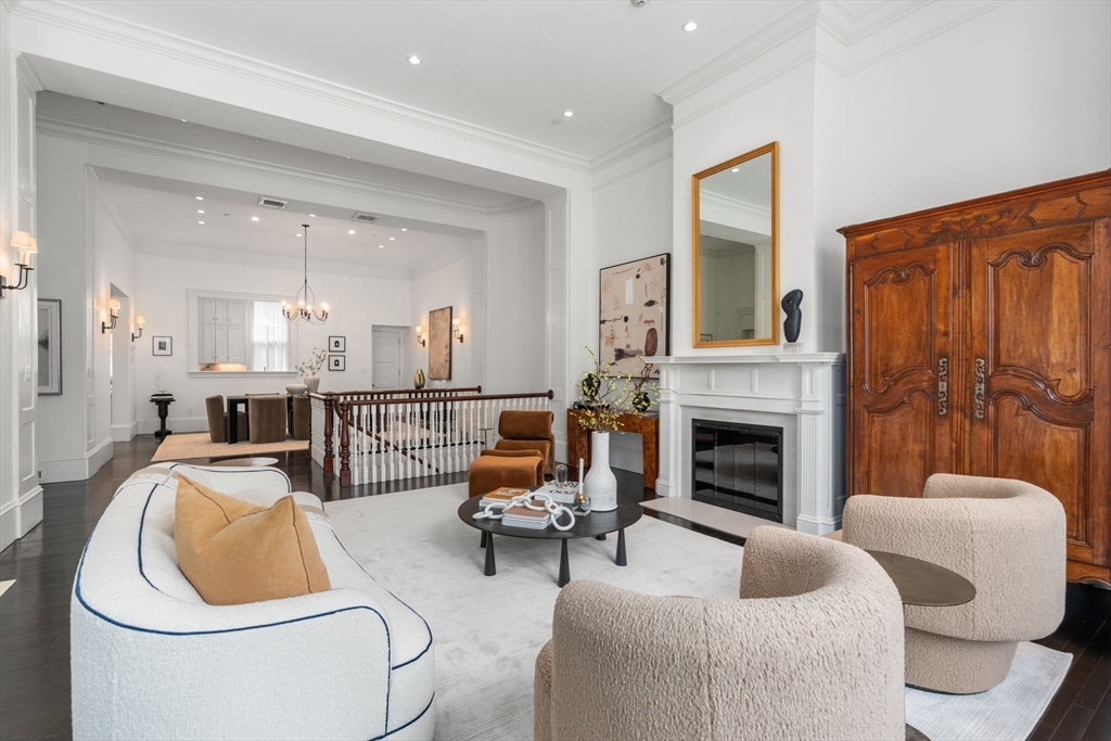 17 Commonwealth Ave 1