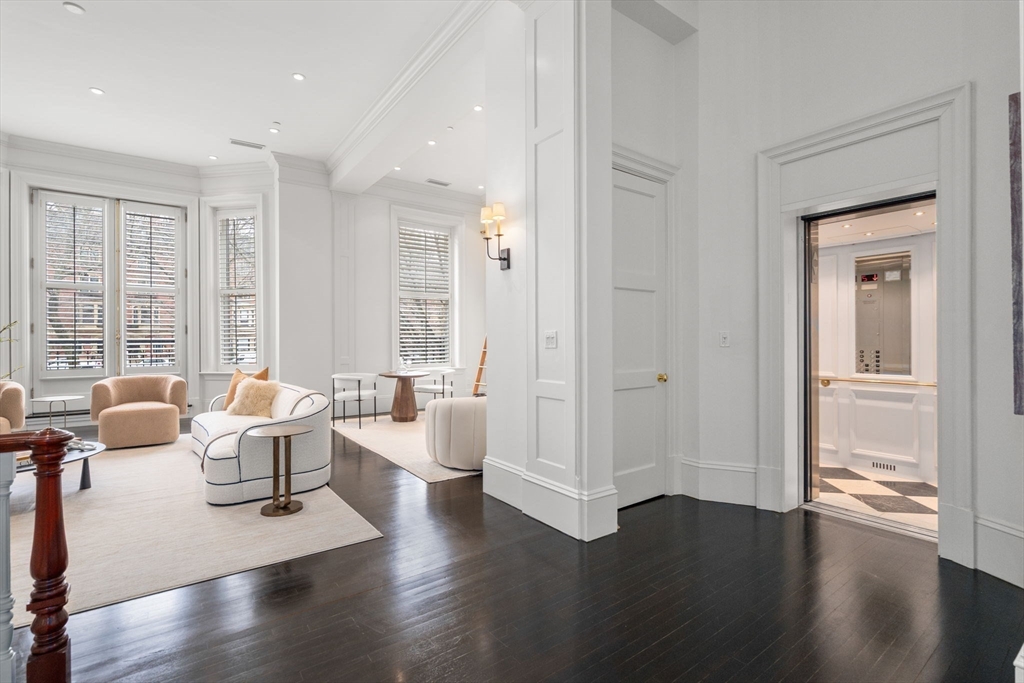 17 Commonwealth Ave 1