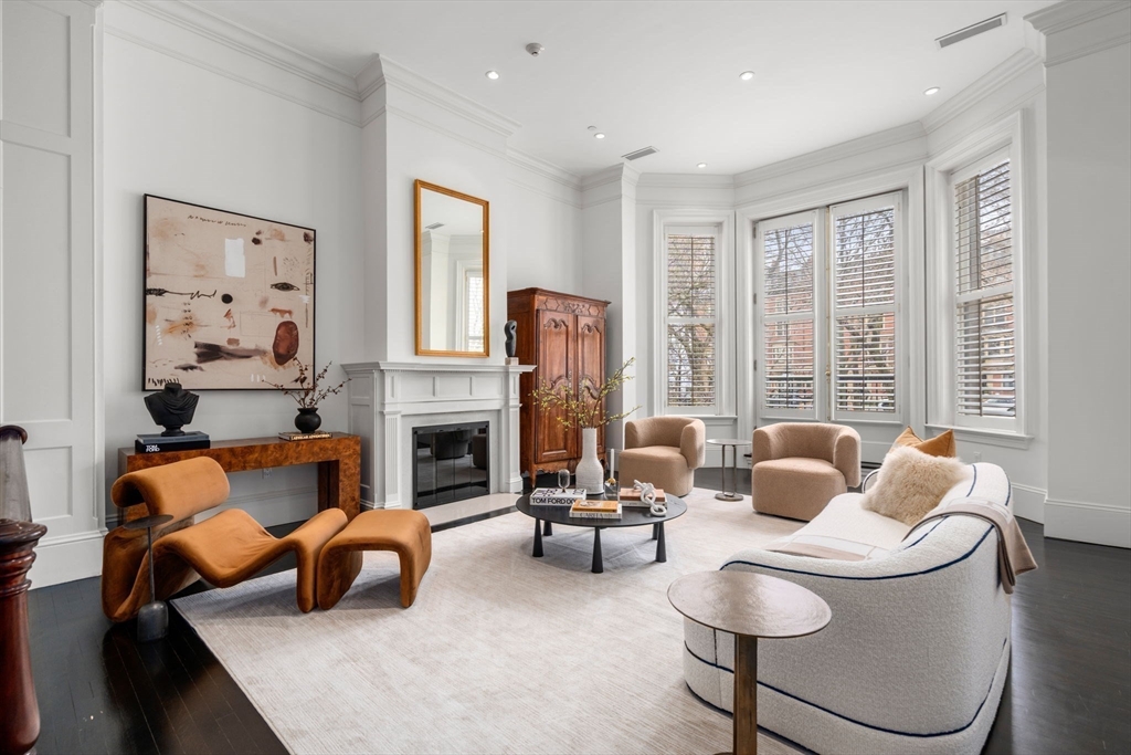 17 Commonwealth Ave 1